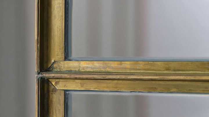Messing heeft de kracht om een interieur te verwarmen