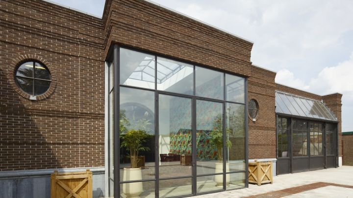 showroom exclusive steel